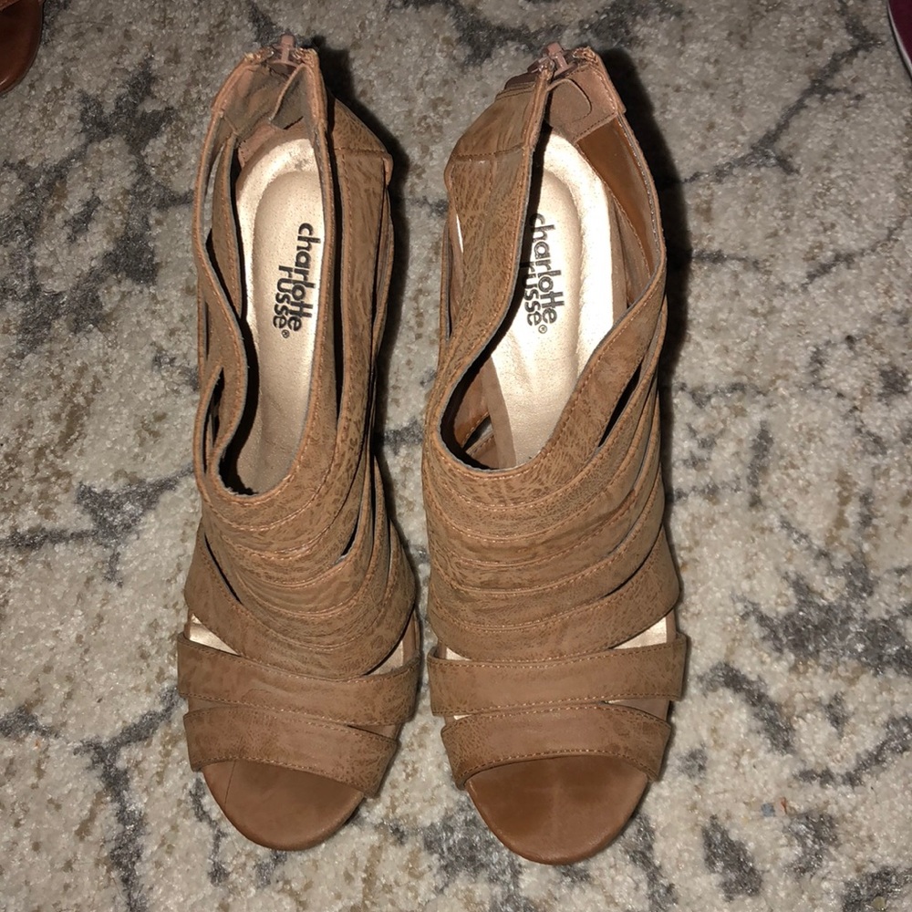 Light brown wedges